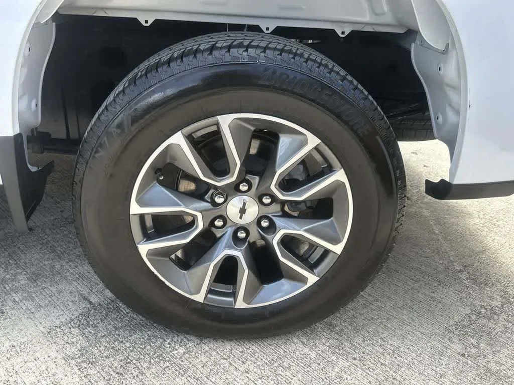 2025 Chevrolet Silverado 1500 RST photo 11