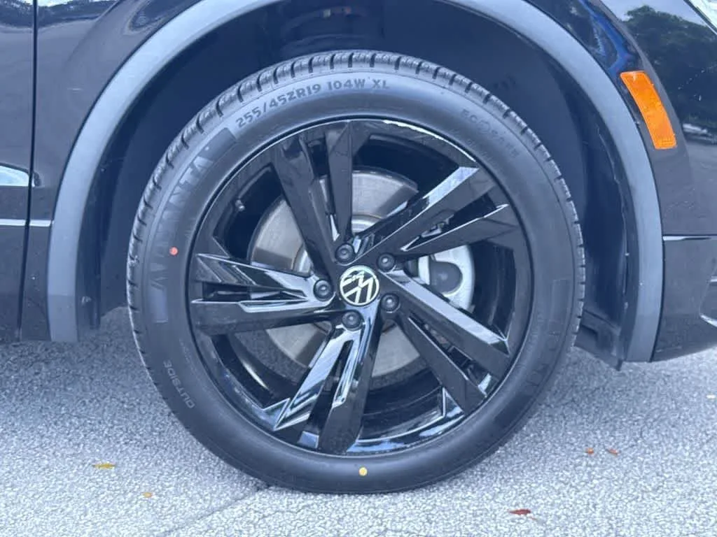 2024 Volkswagen Tiguan SE R-Line Black photo 11