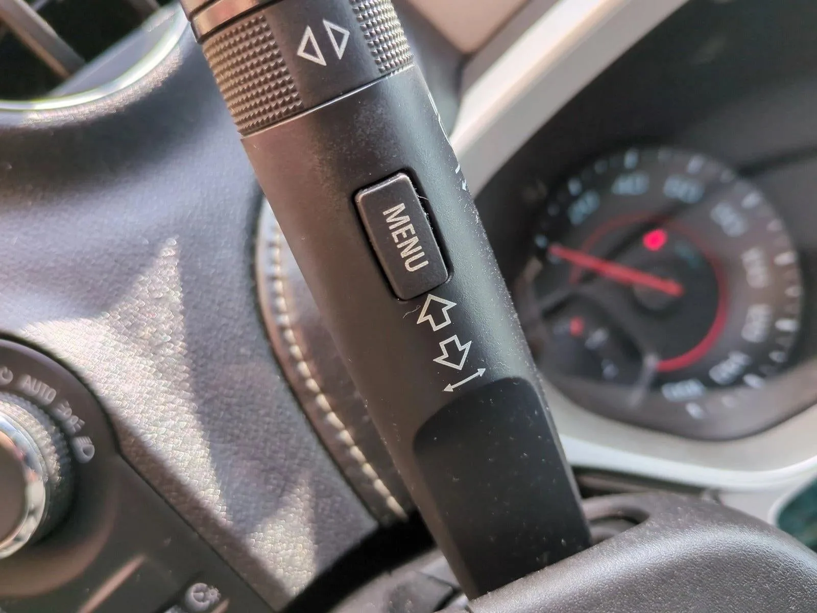 2015 Chevrolet Camaro 2dr Cpe LS w/2LS photo 12