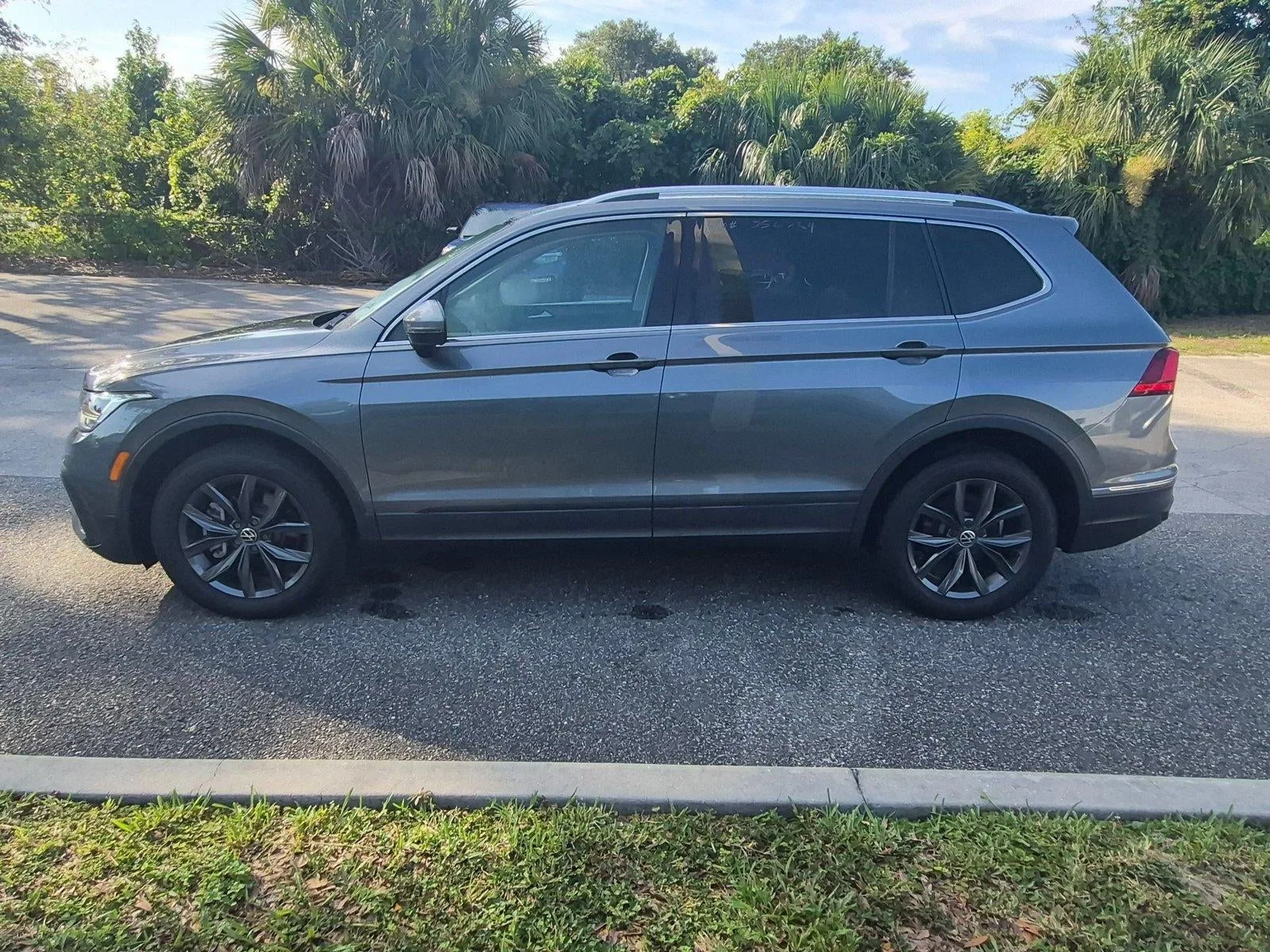 2022 Volkswagen Tiguan 2.0T SE FWD photo 8
