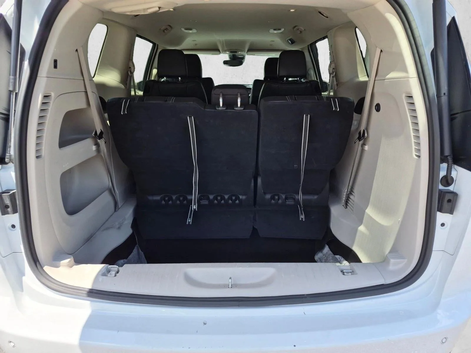 2023 Chrysler Pacifica Touring L FWD photo 6
