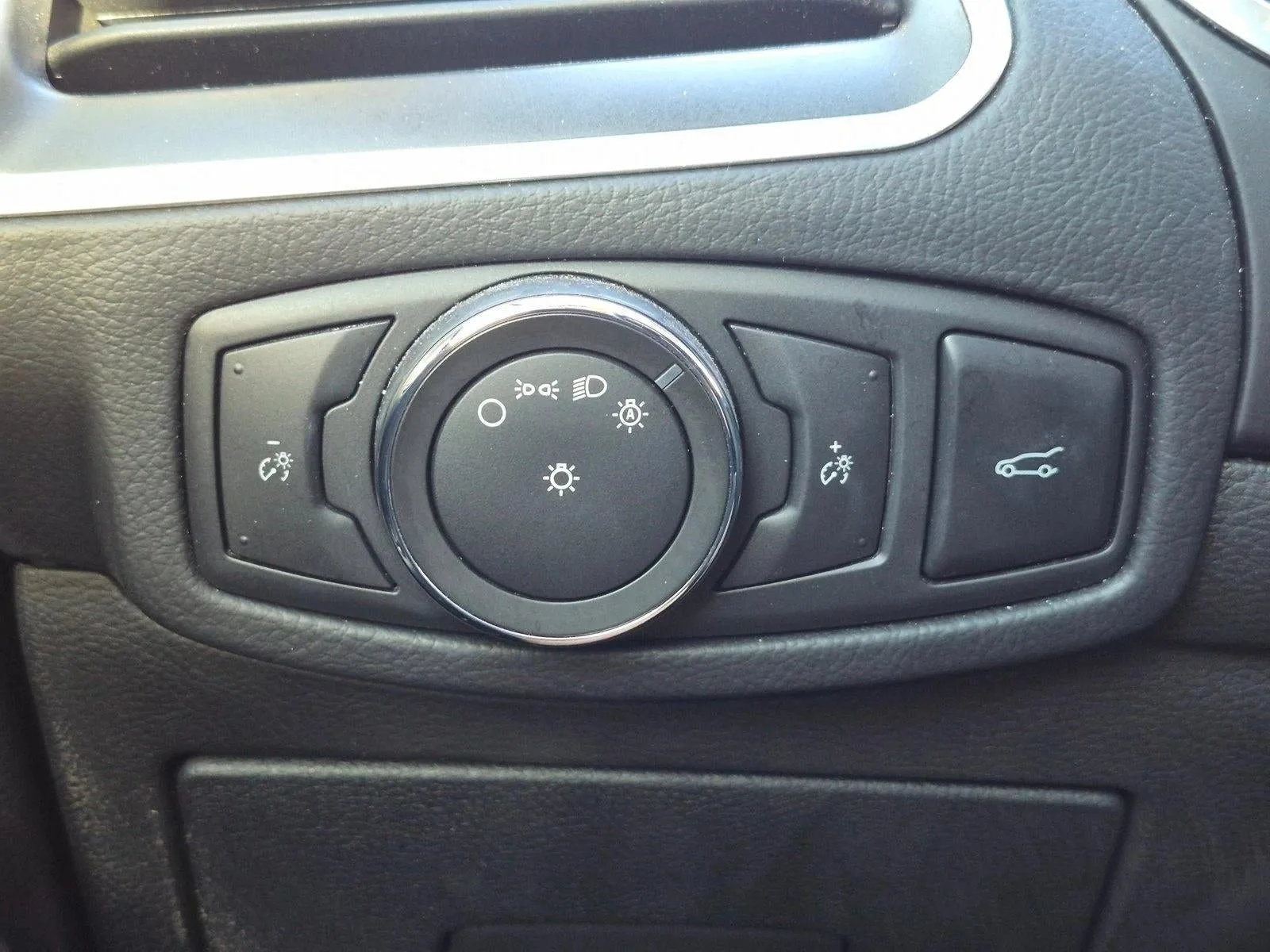 2016 Ford Edge 4dr Titanium FWD photo 12