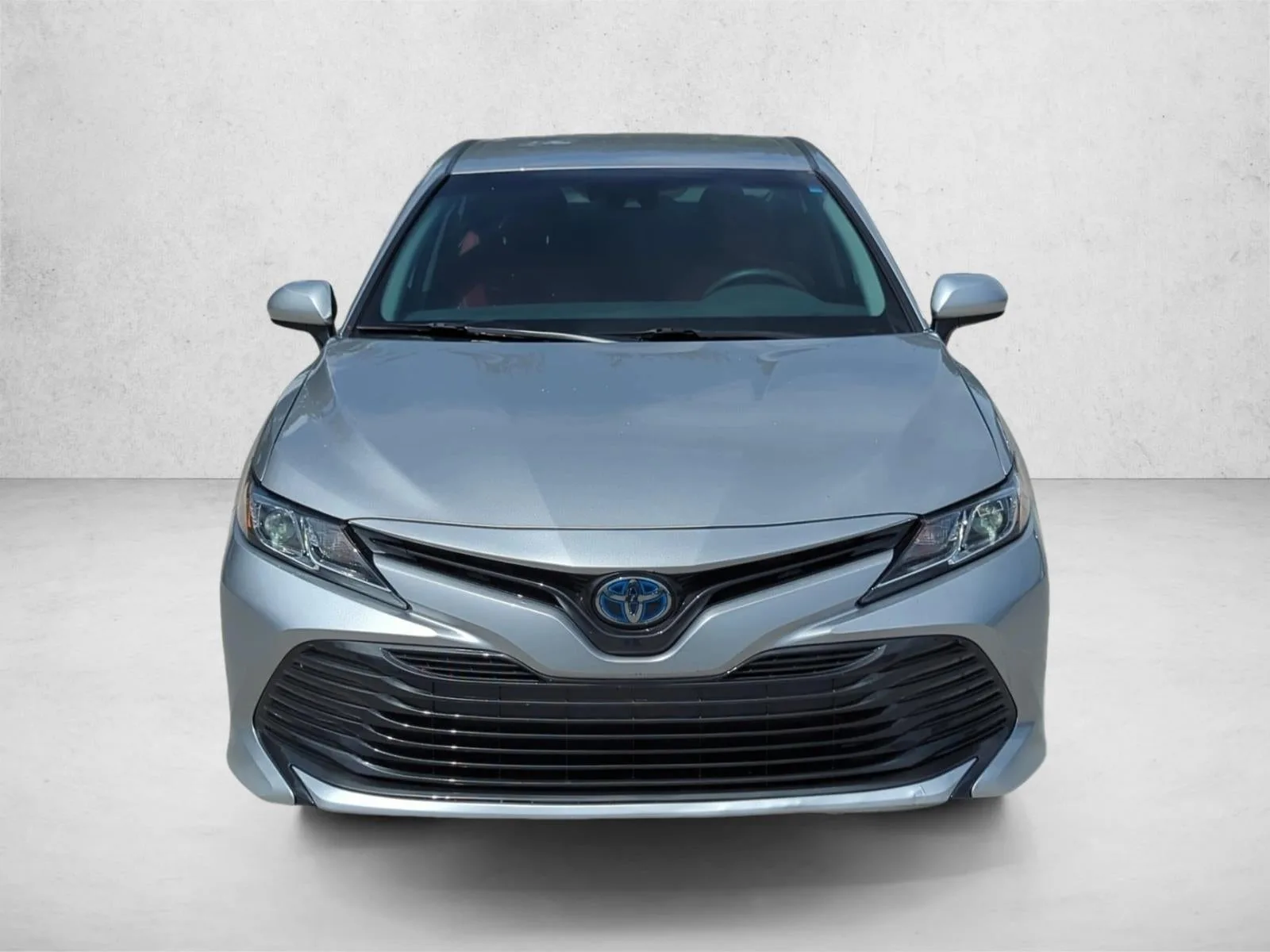 2019 Toyota Camry Hybrid LE CVT (Natl) photo 2