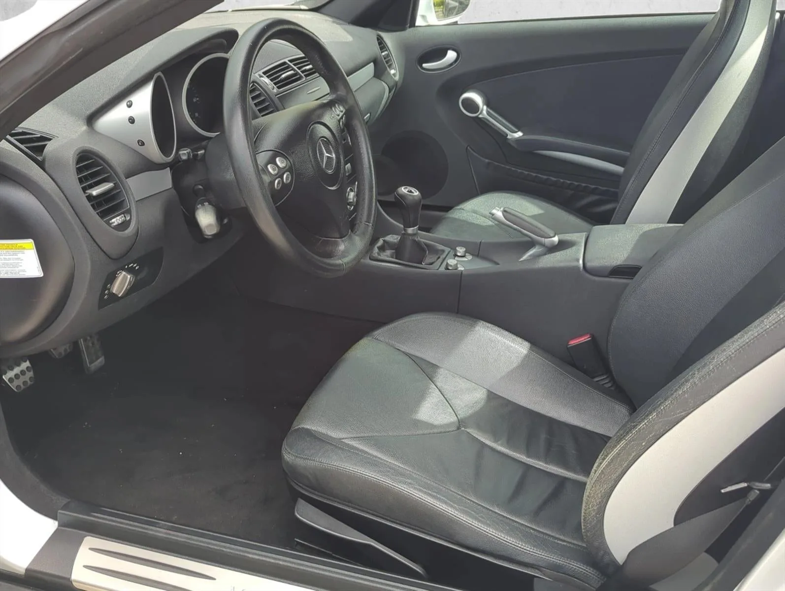 2005 Mercedes-Benz SLK Base photo 12