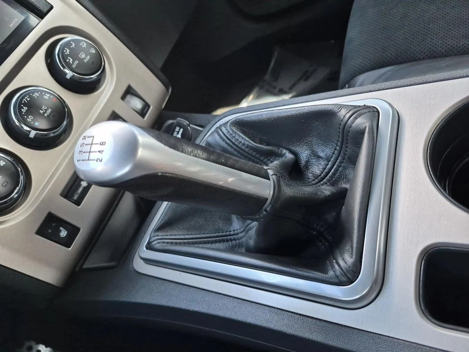 2012 Dodge Challenger SRT8 392 photo 12