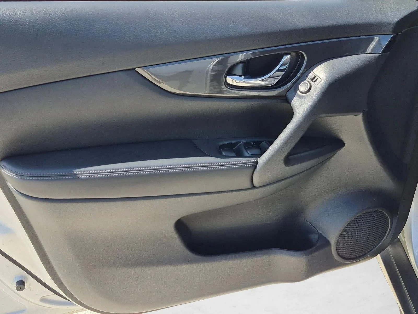2017 Nissan Rogue 2017.5 FWD SV photo 9