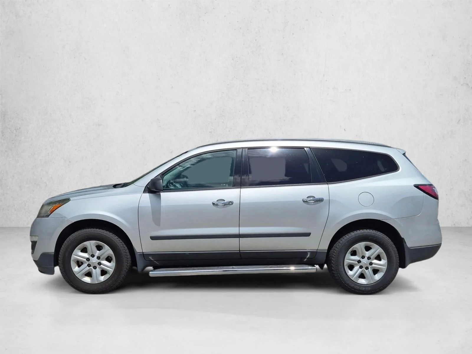 2017 Chevrolet Traverse LS photo 4