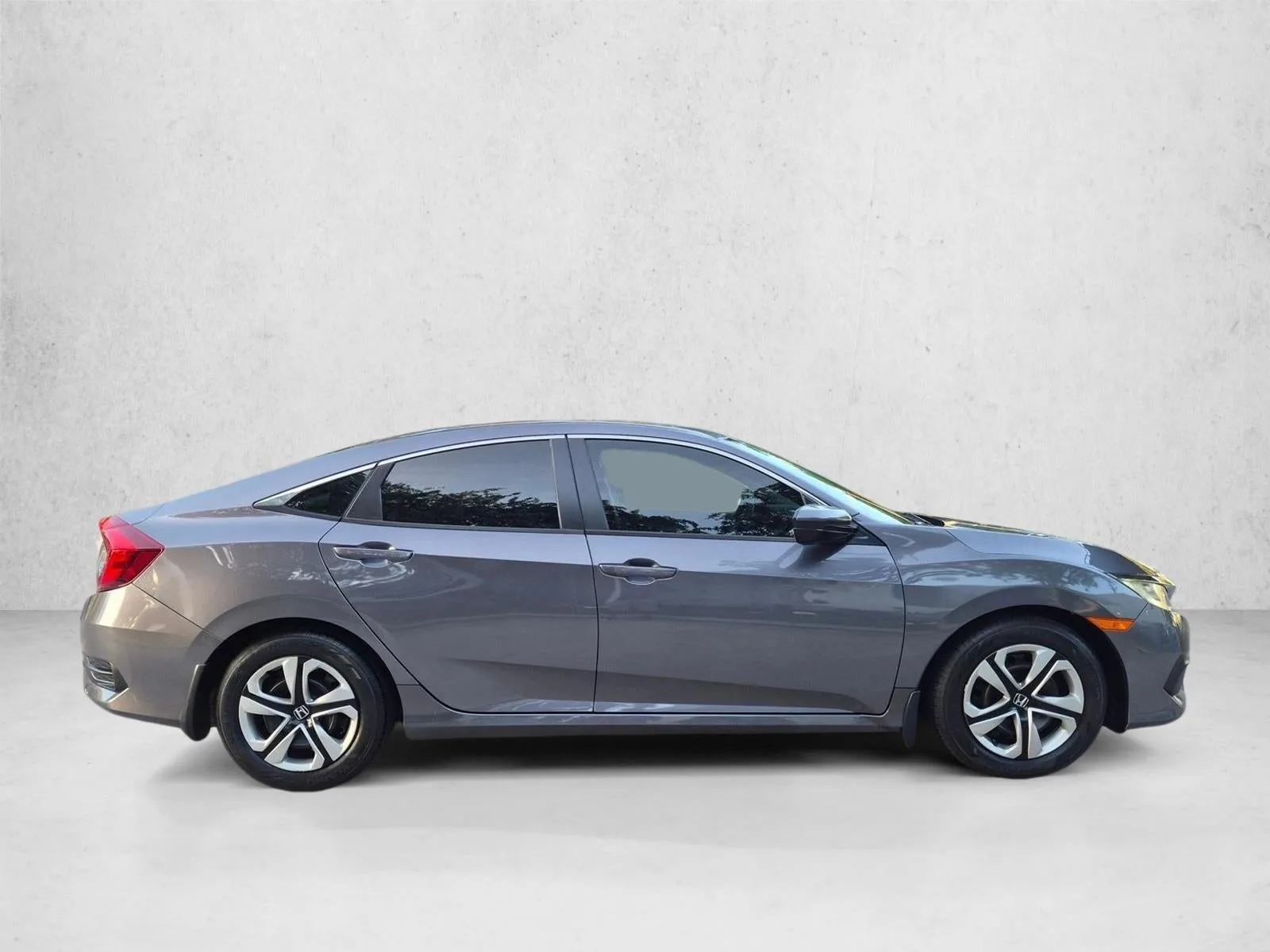 2018 Honda Civic Sedan LX CVT photo 4