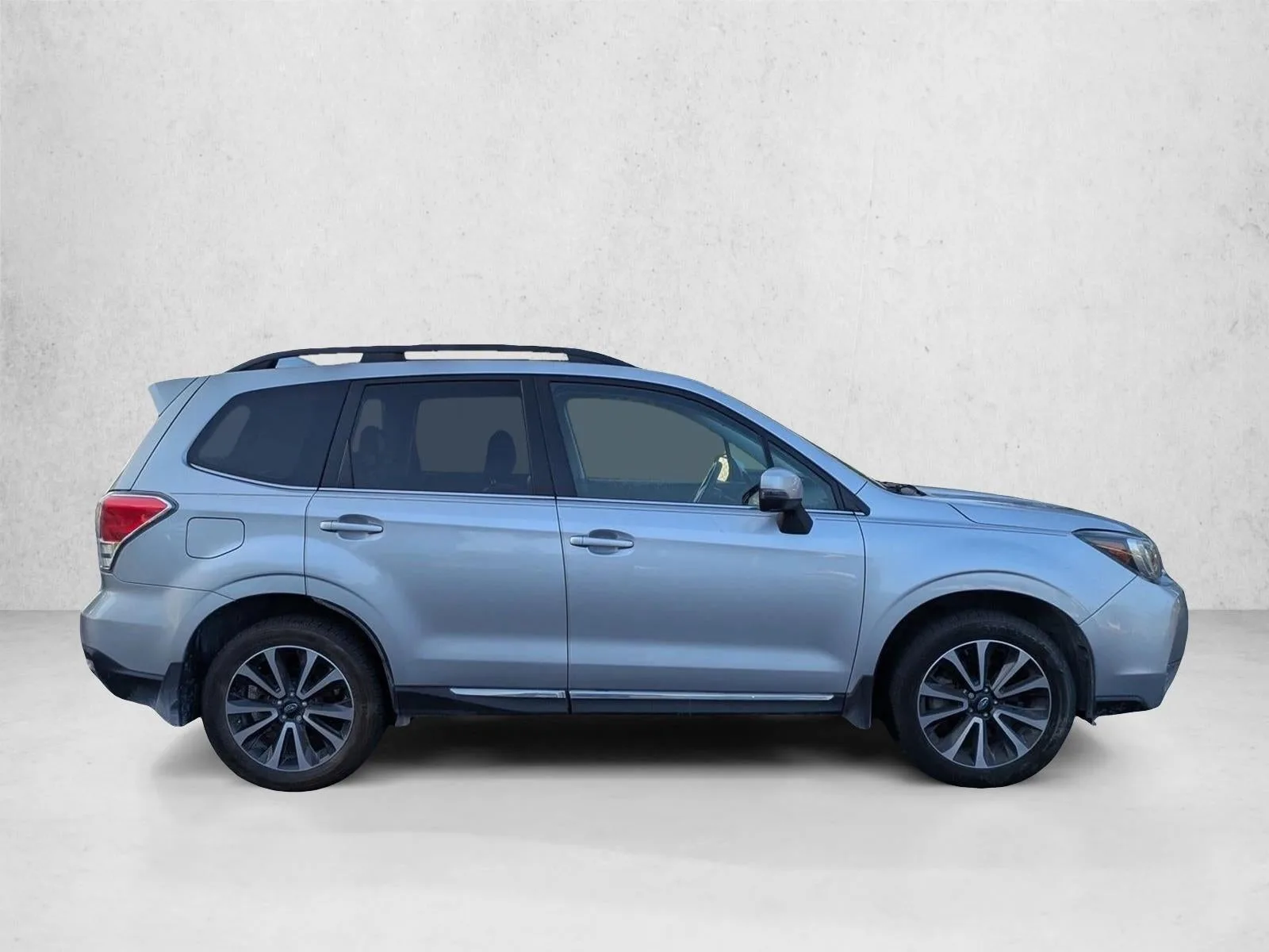 2018 Subaru Forester 2.0XT Touring CVT photo 2