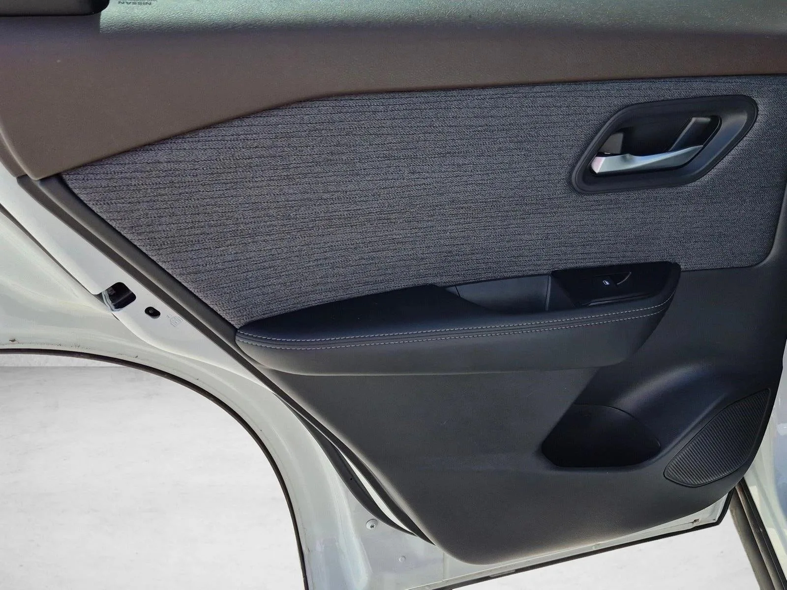 2023 Nissan Rogue FWD SV photo 11