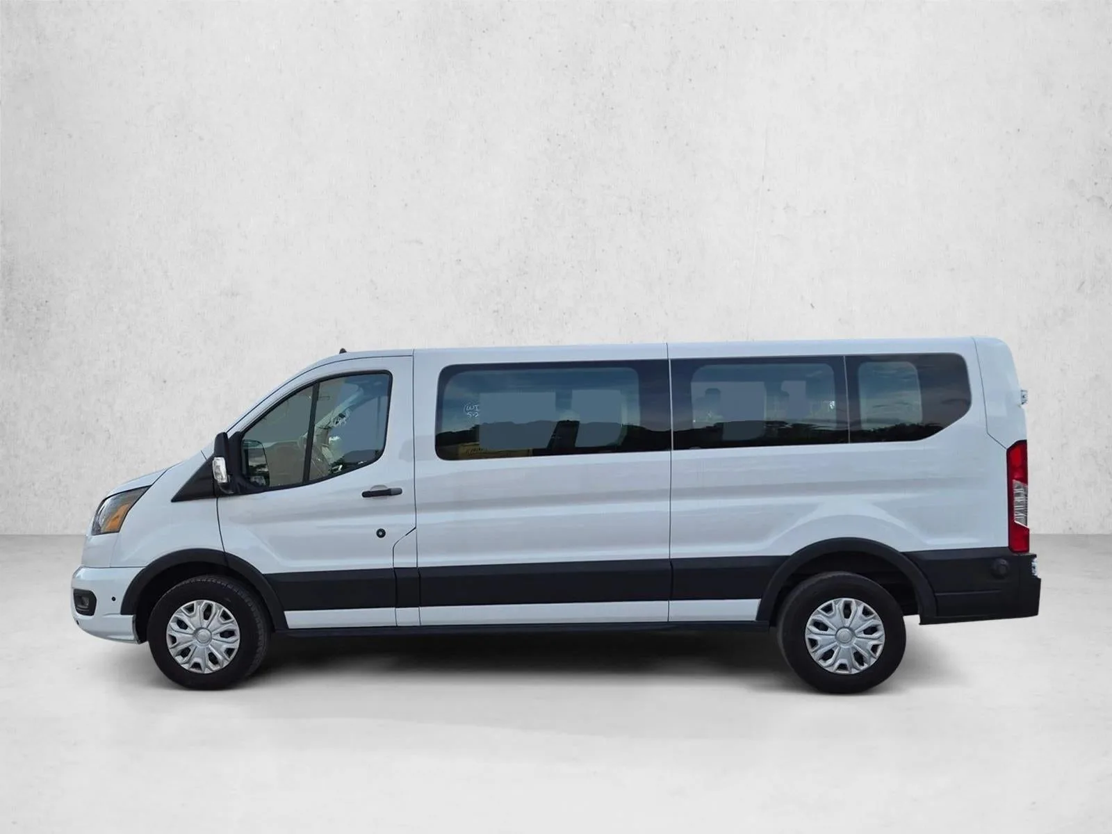 2024 Ford Transit Passenger Wagon XL photo 5