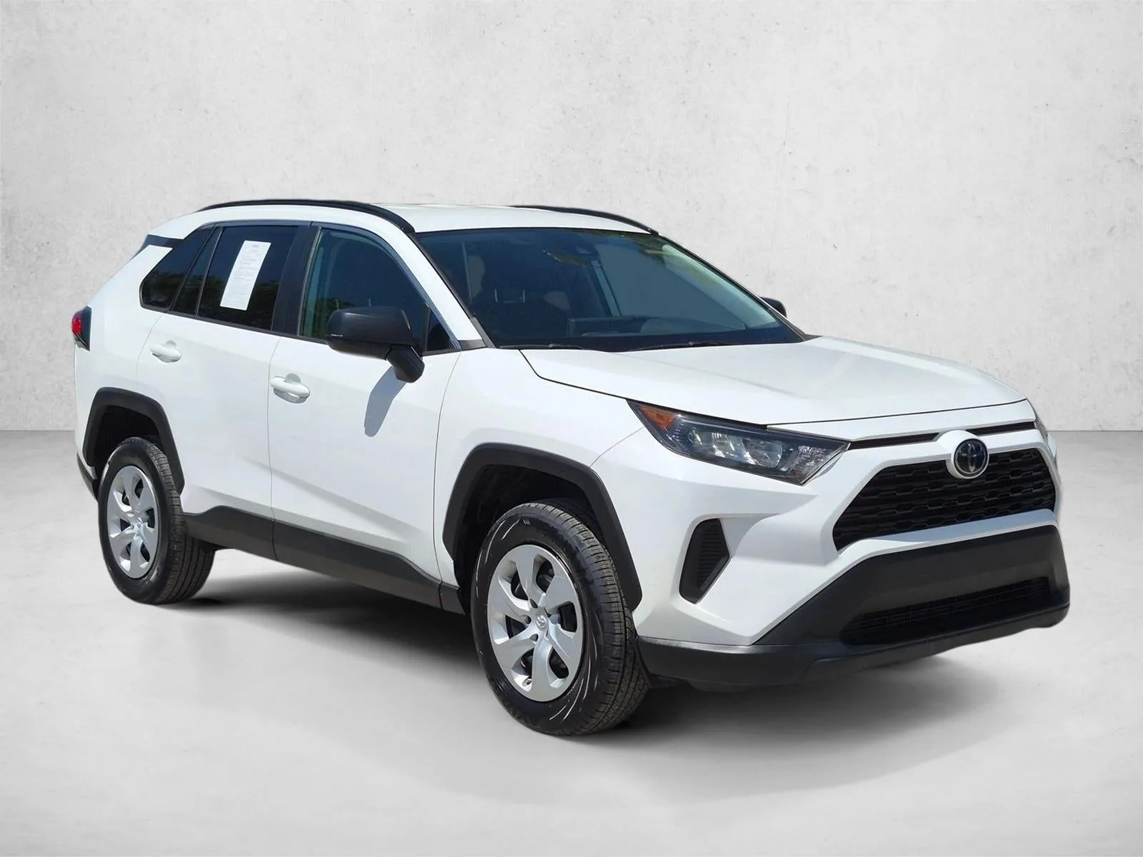 2019 Toyota RAV4 LE FWD (GS) photo 3