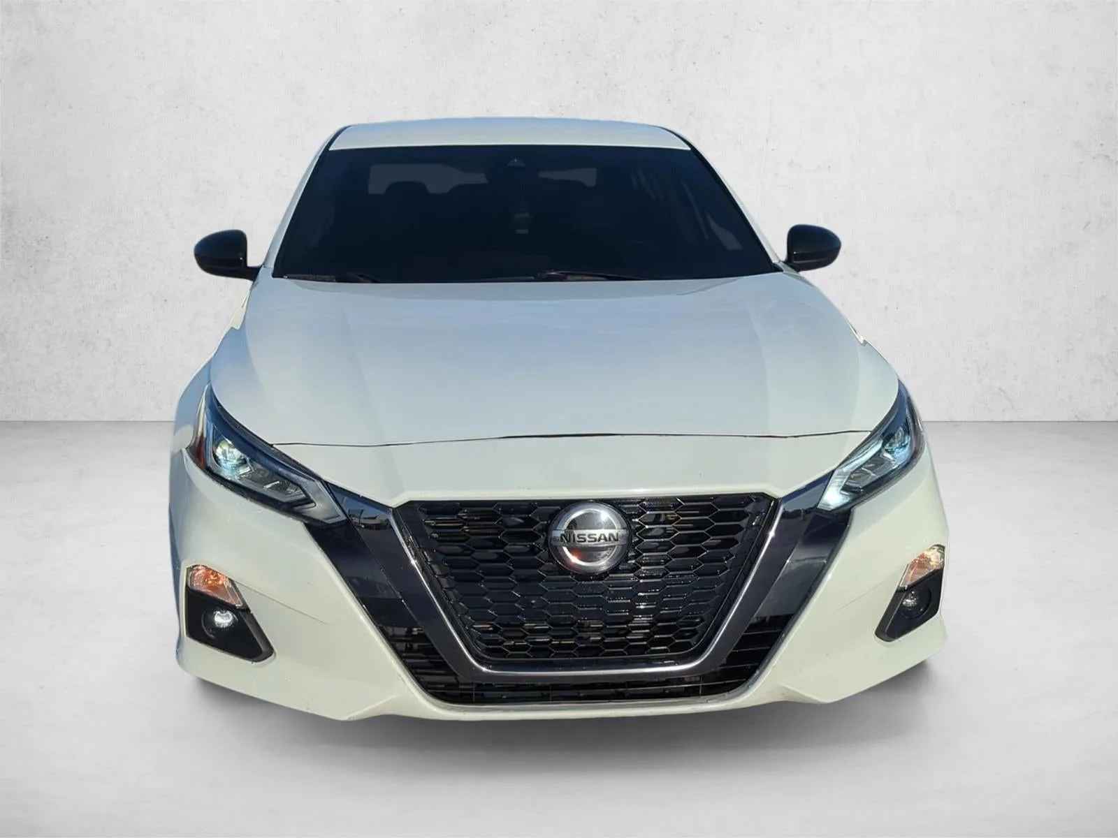 2020 Nissan Altima 2.5 SR Sedan photo 2