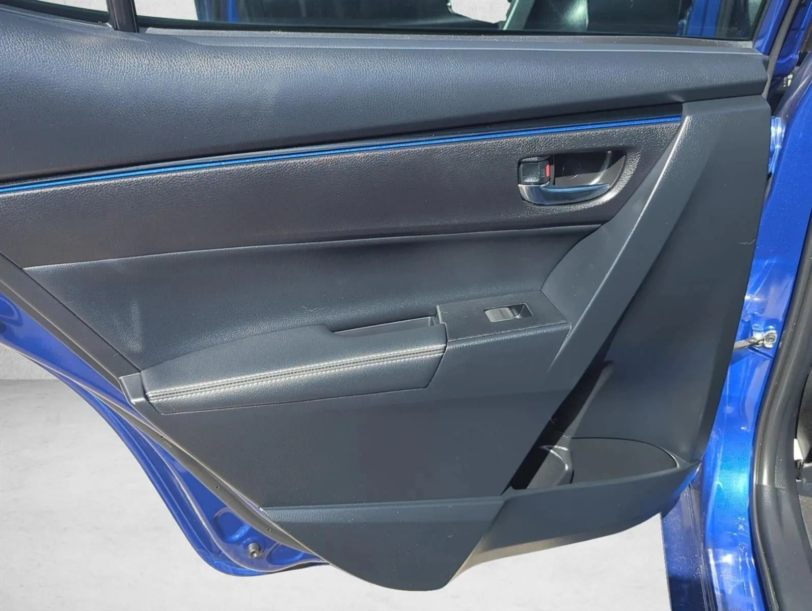 2018 Toyota Corolla SE CVT (Natl) photo 12