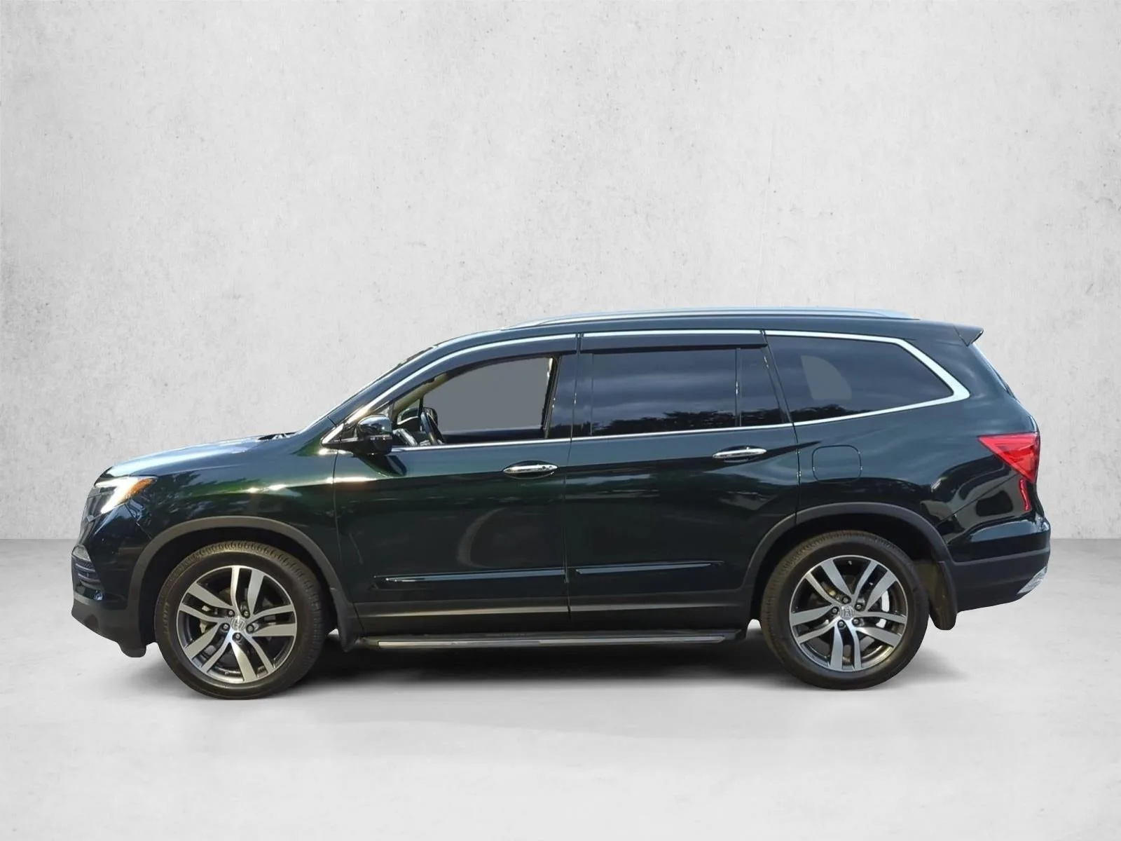 2016 Honda Pilot AWD Touring with DVD Rear Entertainment System and Navigation photo 7