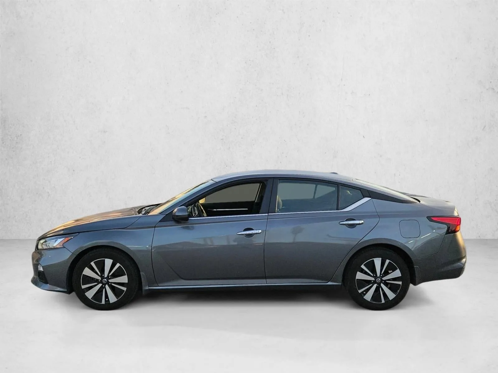 2022 Nissan Altima 2.5 SV Sedan photo 4