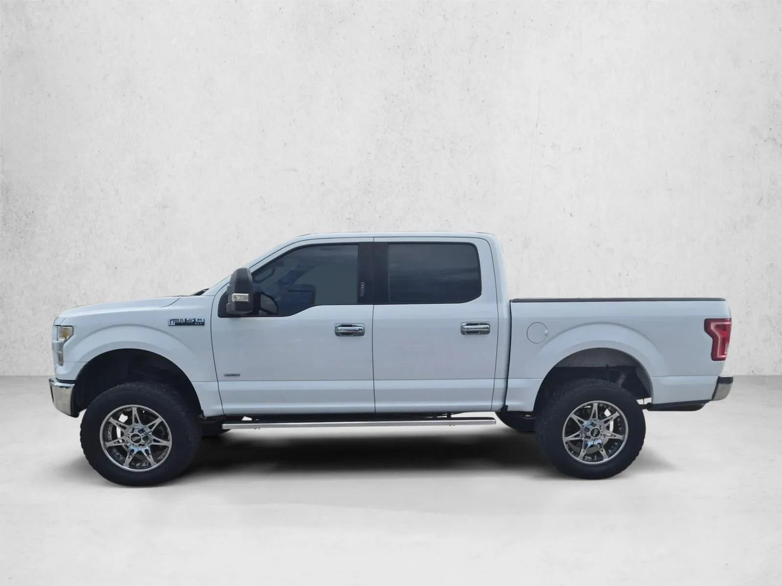 2016 Ford F-150 2WD SuperCrew 5-1/2 Ft Box XLT photo 8