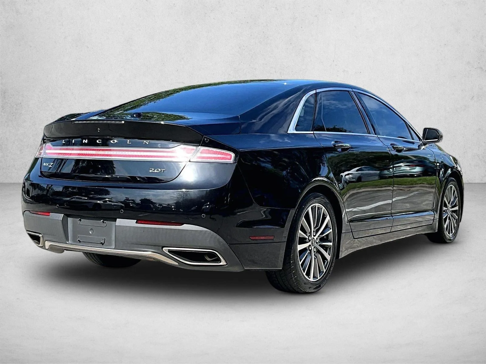2020 Lincoln MKZ Standard FWD photo 2