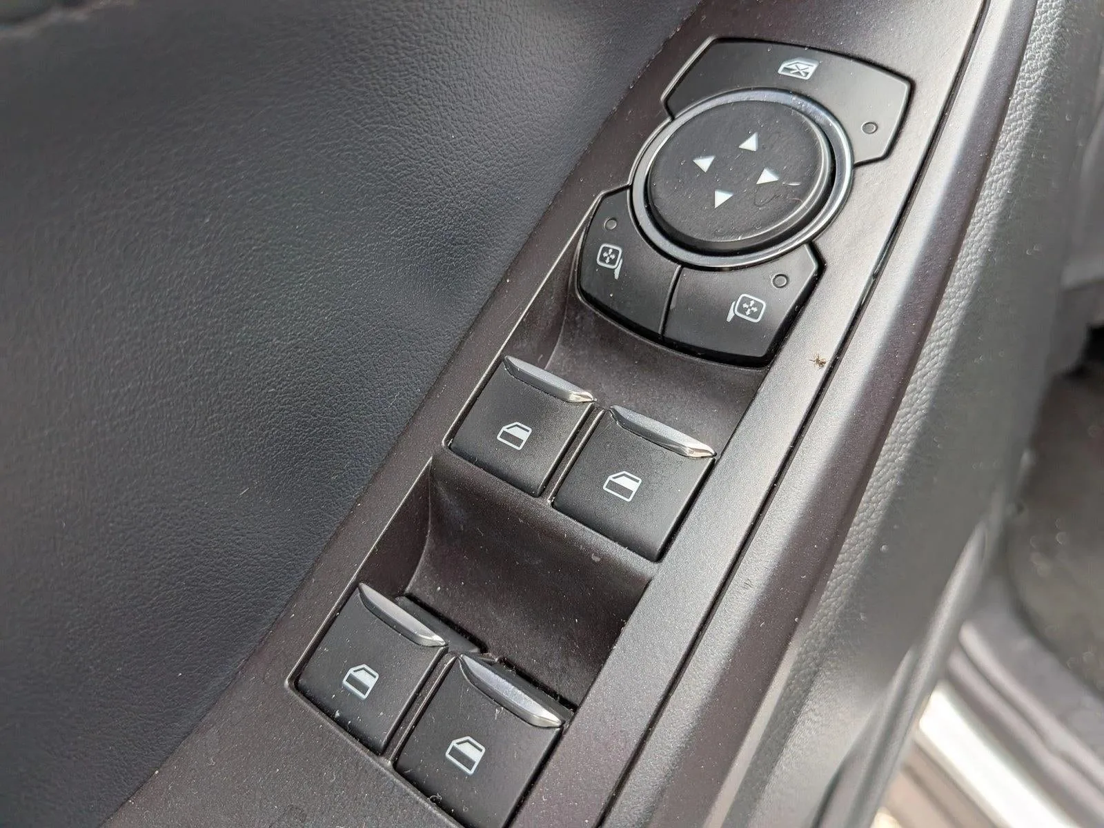 2020 Ford Explorer XLT RWD photo 11