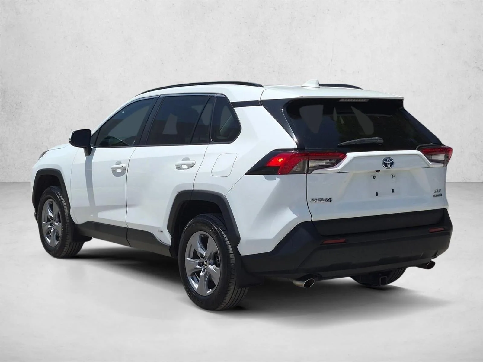 2024 Toyota RAV4 Hybrid XLE photo 7