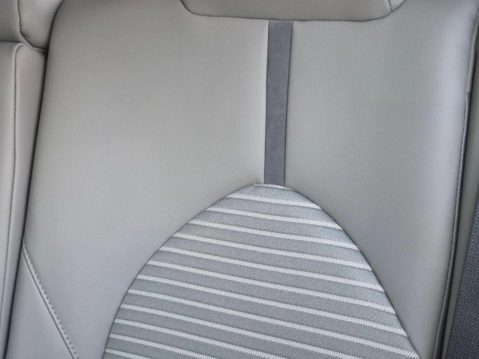 2018 Toyota Camry Hybrid SE CVT (Natl) photo 10
