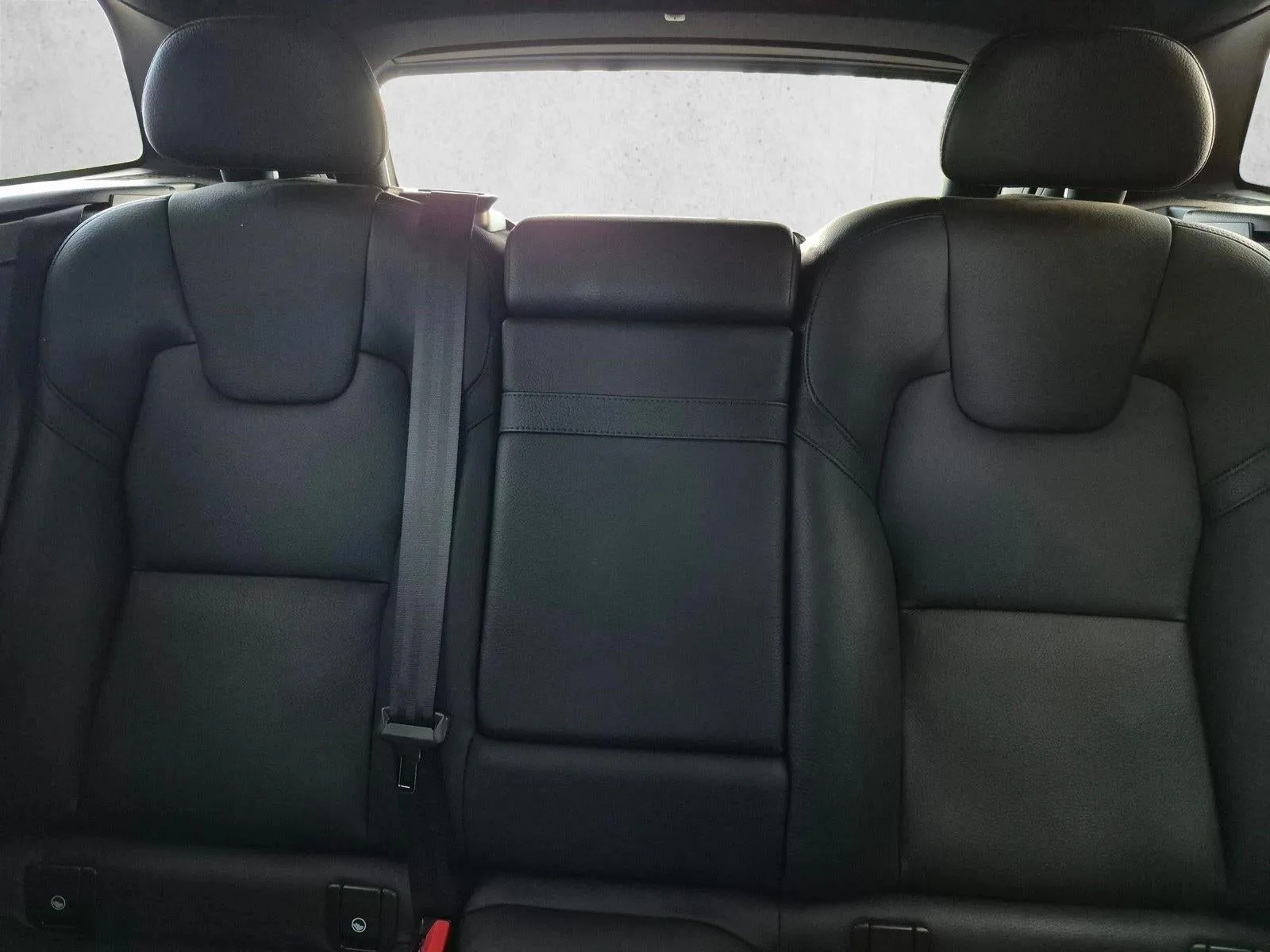 2018 Volvo XC60 T6 AWD Momentum photo 12