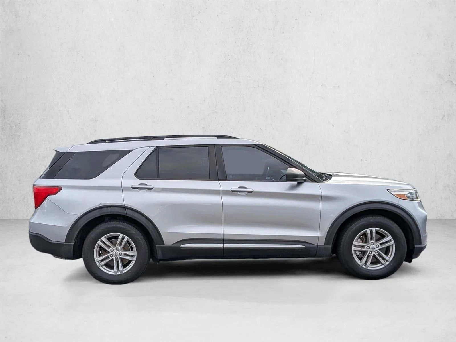 2020 Ford Explorer XLT RWD photo 5
