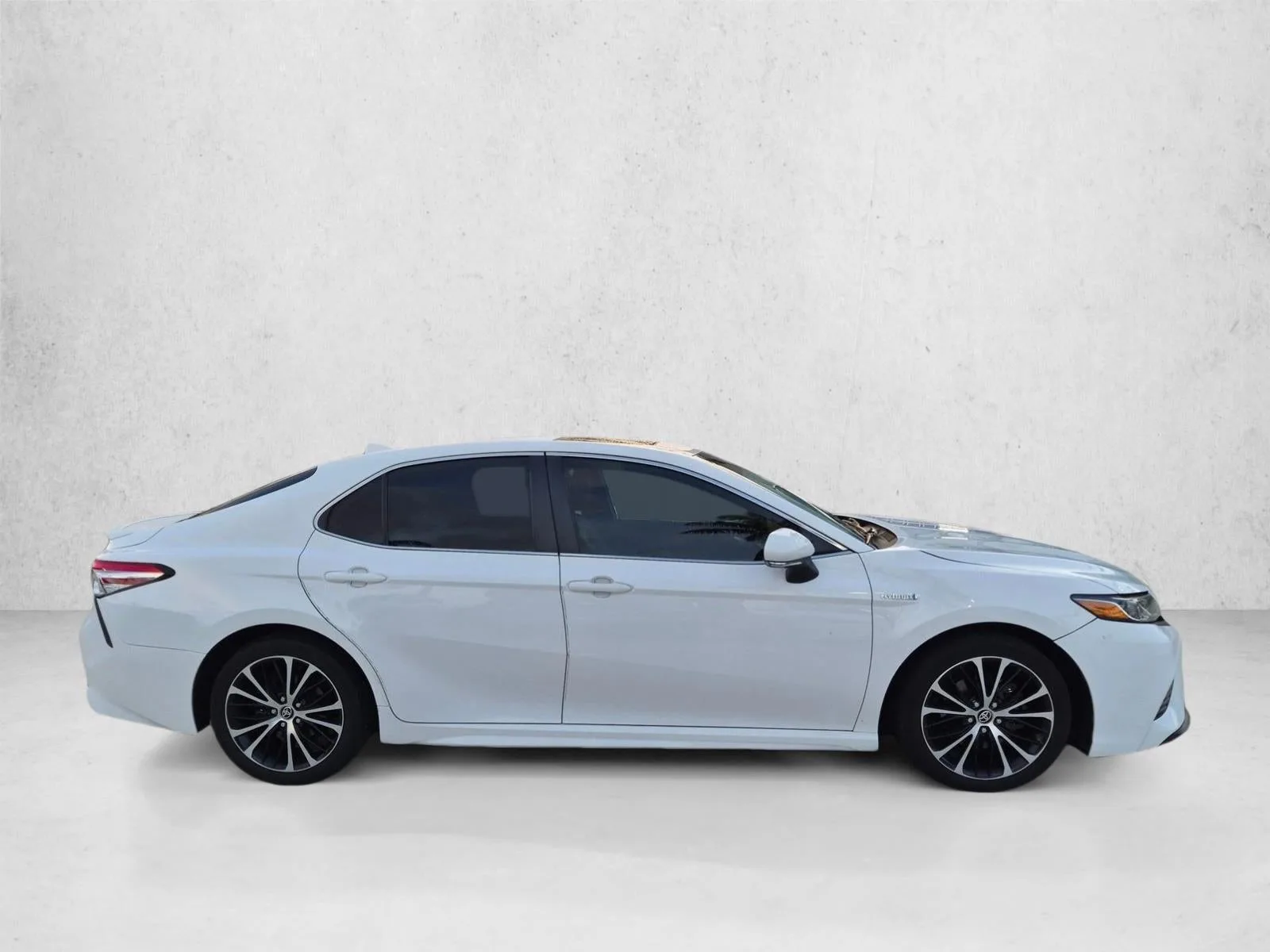 2020 Toyota Camry Hybrid SE CVT (Natl) photo 4