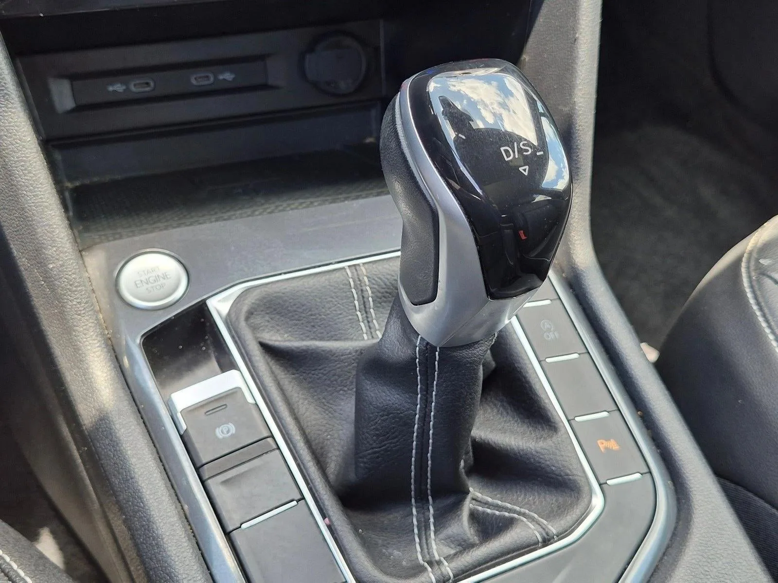 2022 Volkswagen Tiguan 2.0T SE R-Line Black FWD photo 11