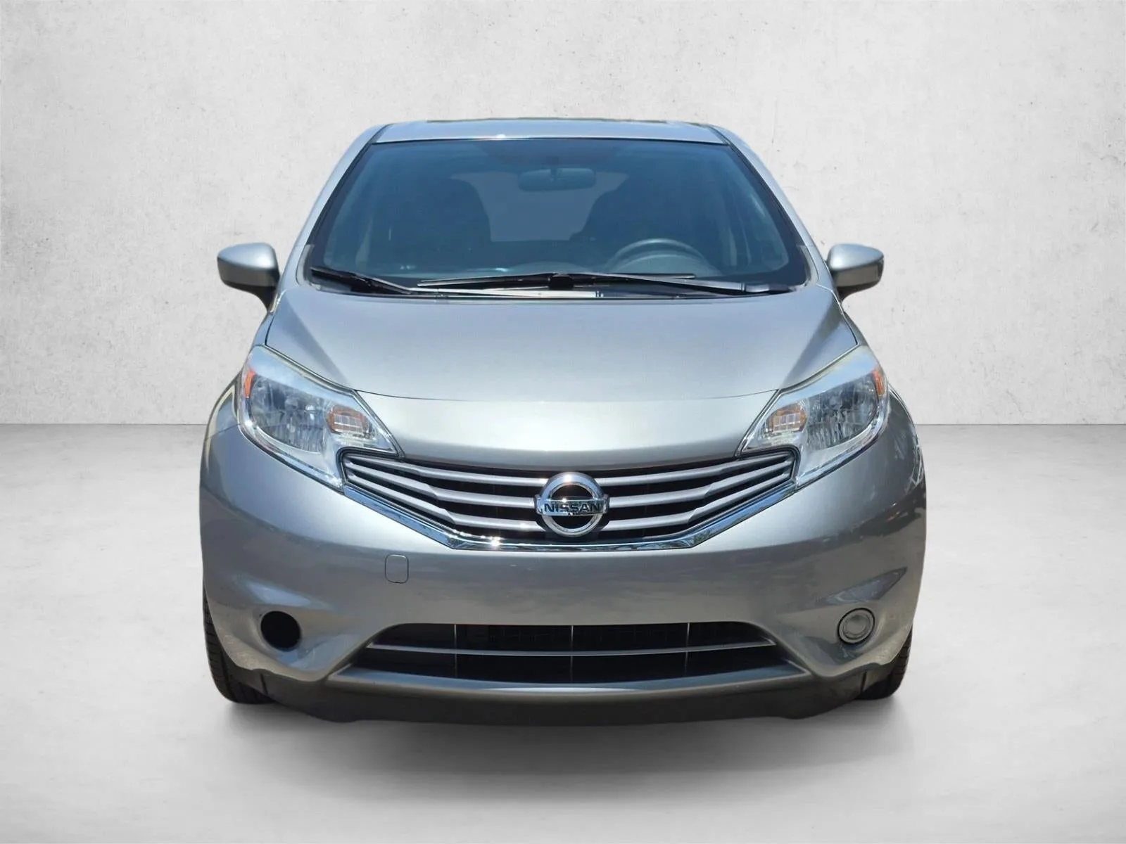 2015 Nissan Versa Note 5dr HB CVT 1.6 S Plus photo 2