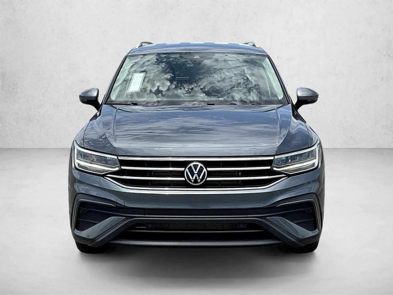 2023 Volkswagen Tiguan 2.0T SE FWD photo 3