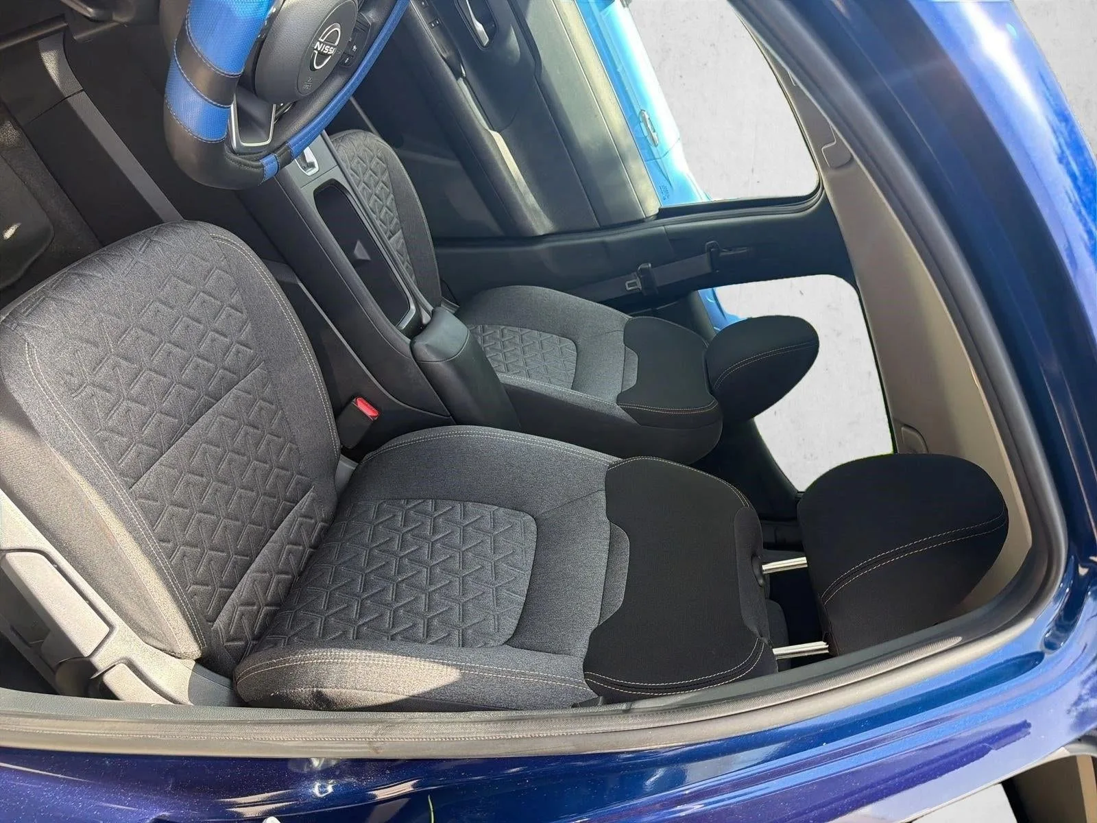 2025 Nissan Kicks SV FWD photo 11