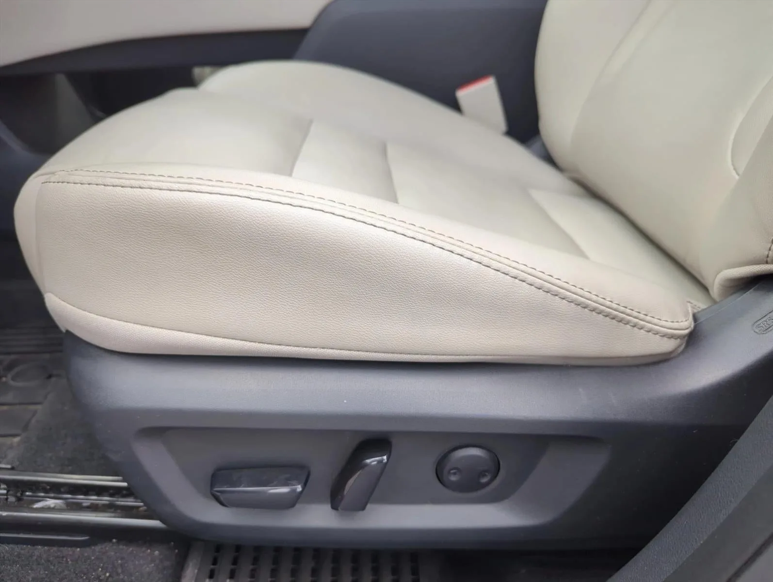 2023 Nissan Rogue FWD SL photo 10