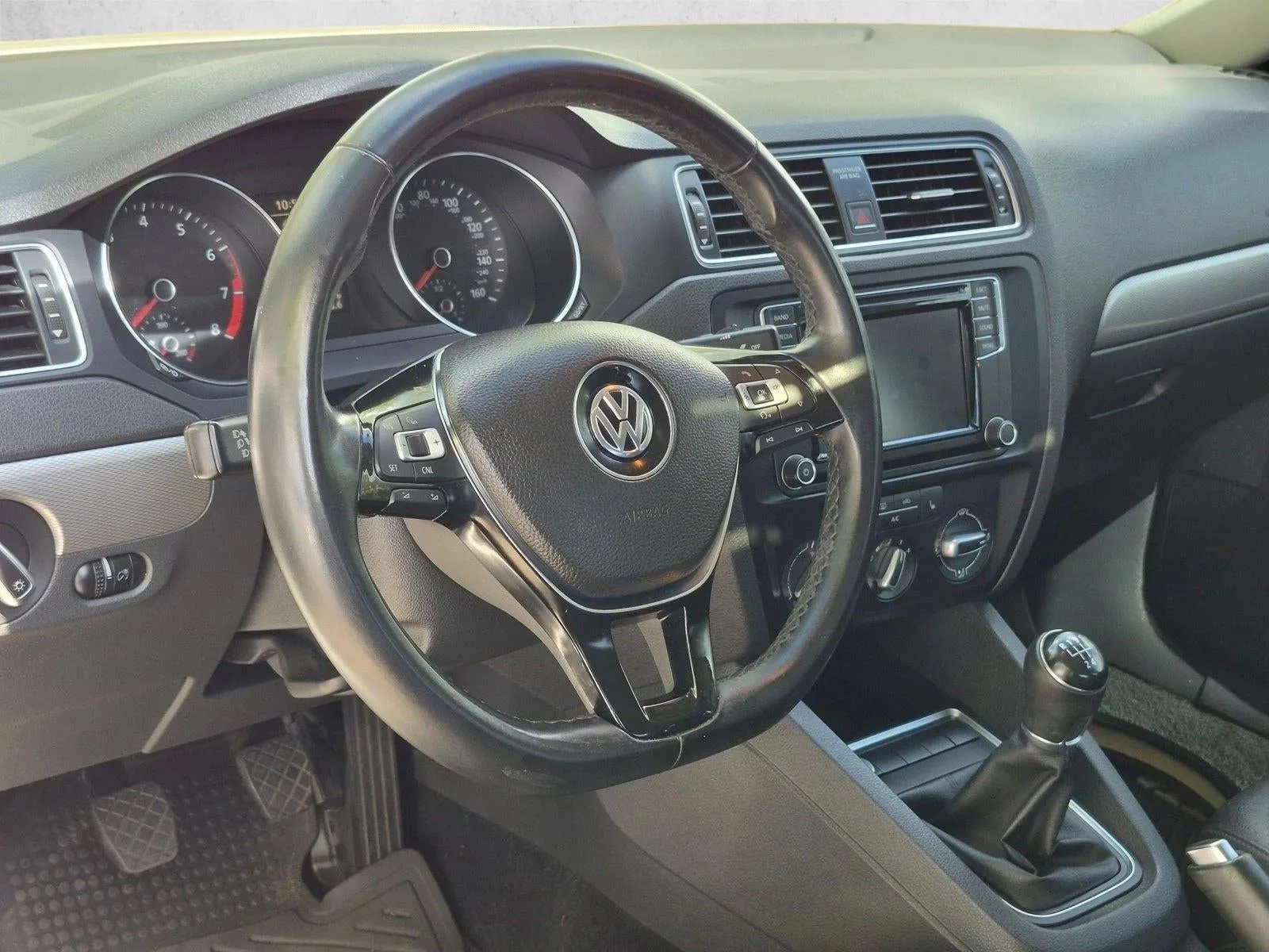 2017 Volkswagen Jetta 1.4T SE Manual photo 3
