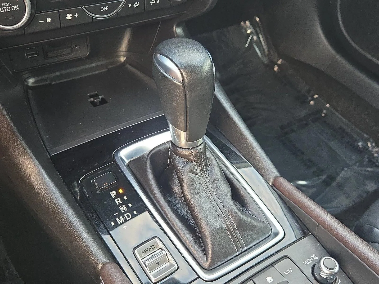 2018 Mazda Mazda3 5-Door Touring Auto photo 12
