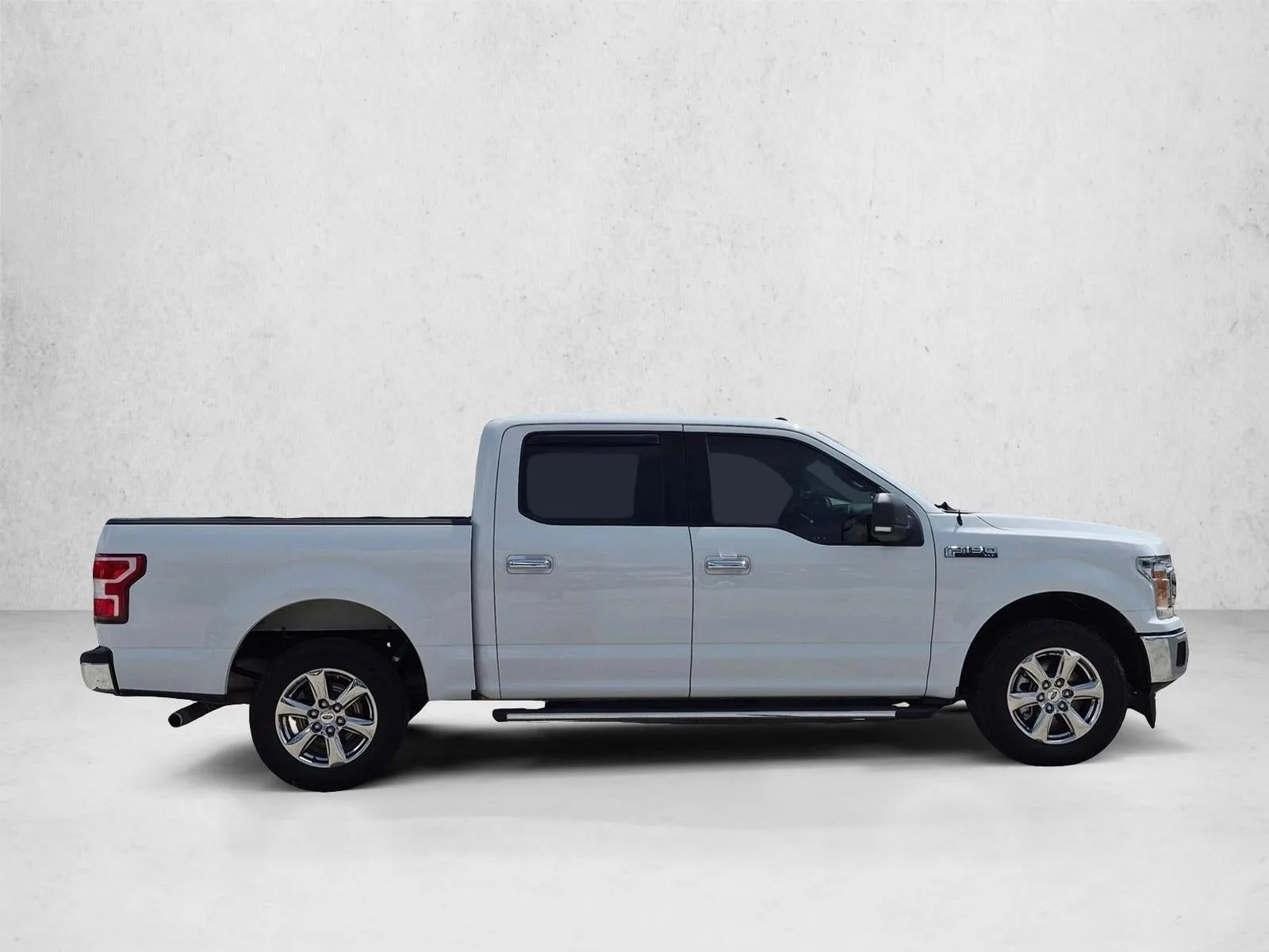 2018 Ford F-150 XLT 2WD SuperCrew 5.5' Box photo 4
