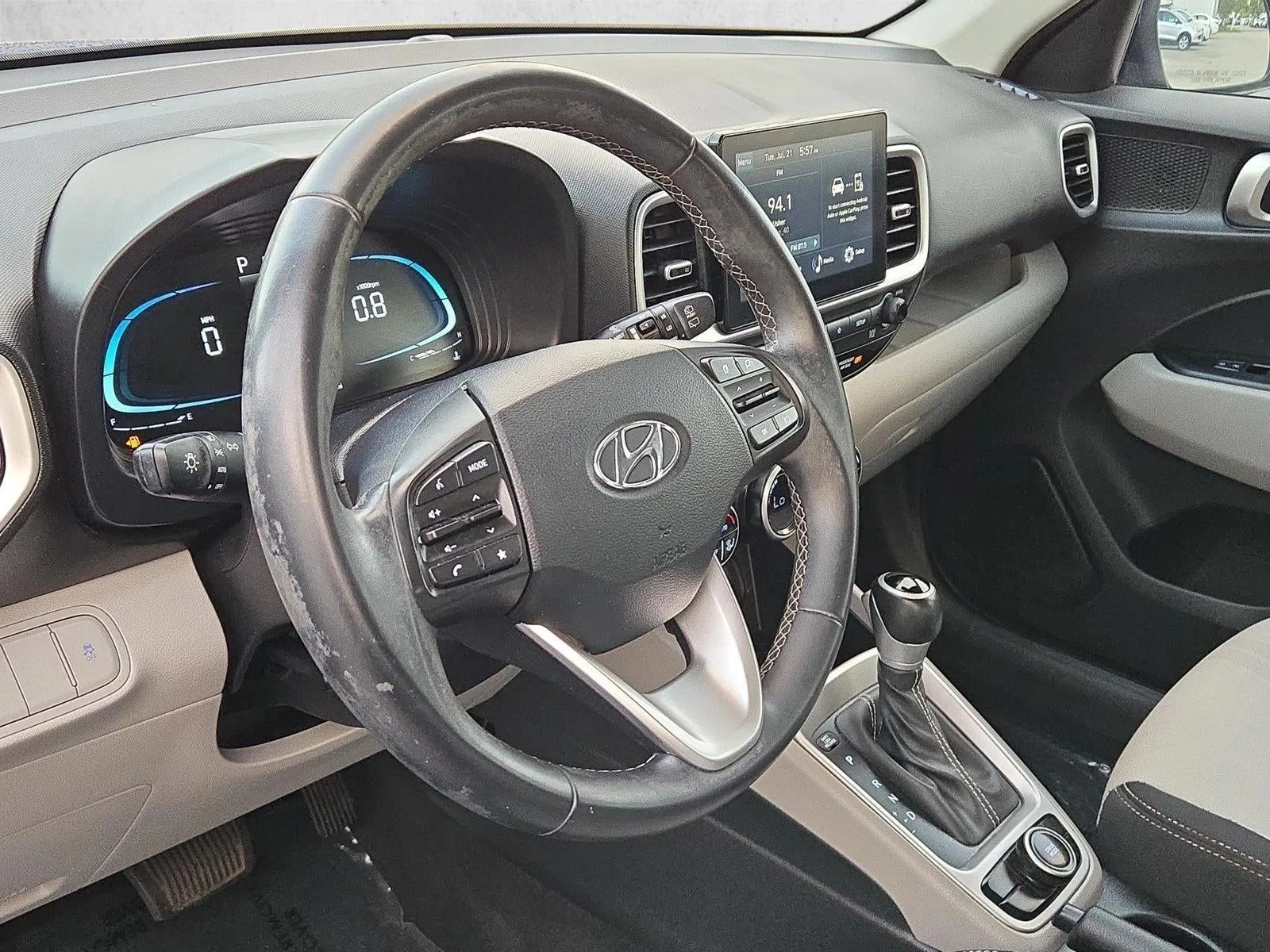 2023 Hyundai VENUE SEL IVT photo 10