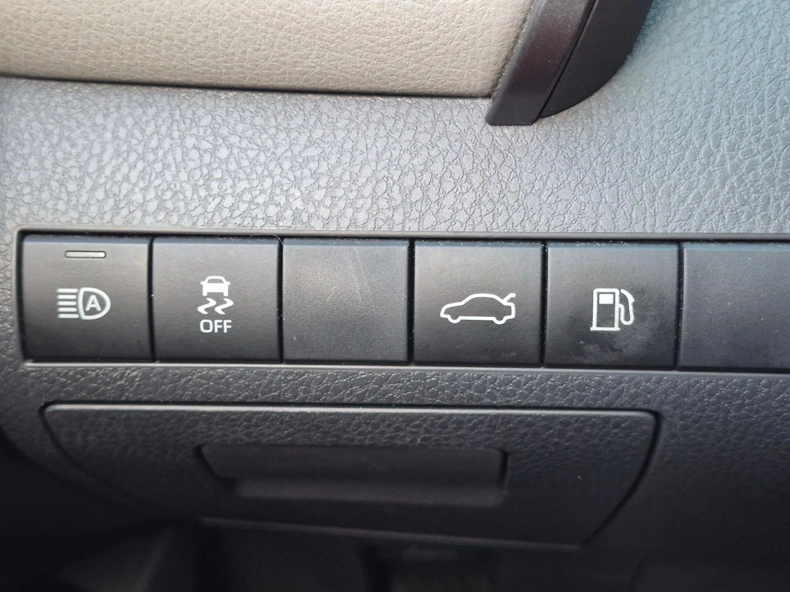2018 Toyota Camry Hybrid SE CVT (Natl) photo 12
