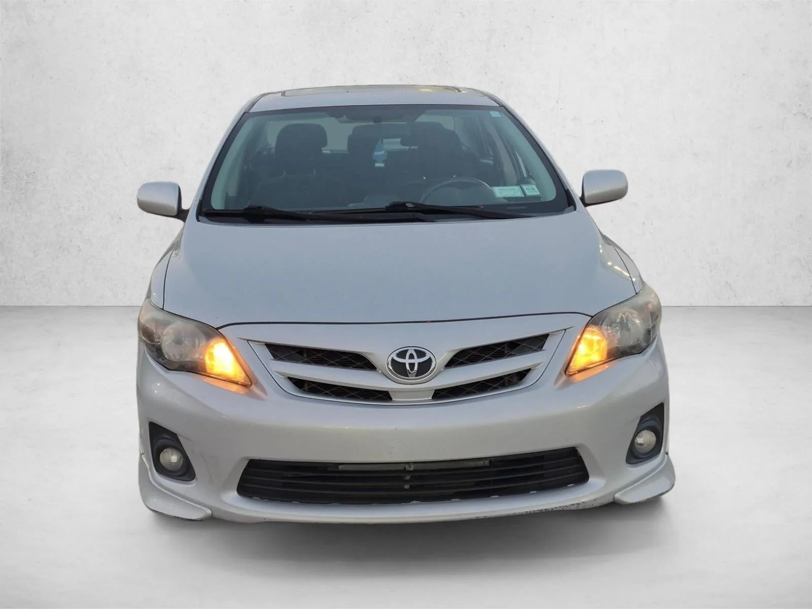 2013 Toyota Corolla 4dr Sdn Man S (Natl) photo 2