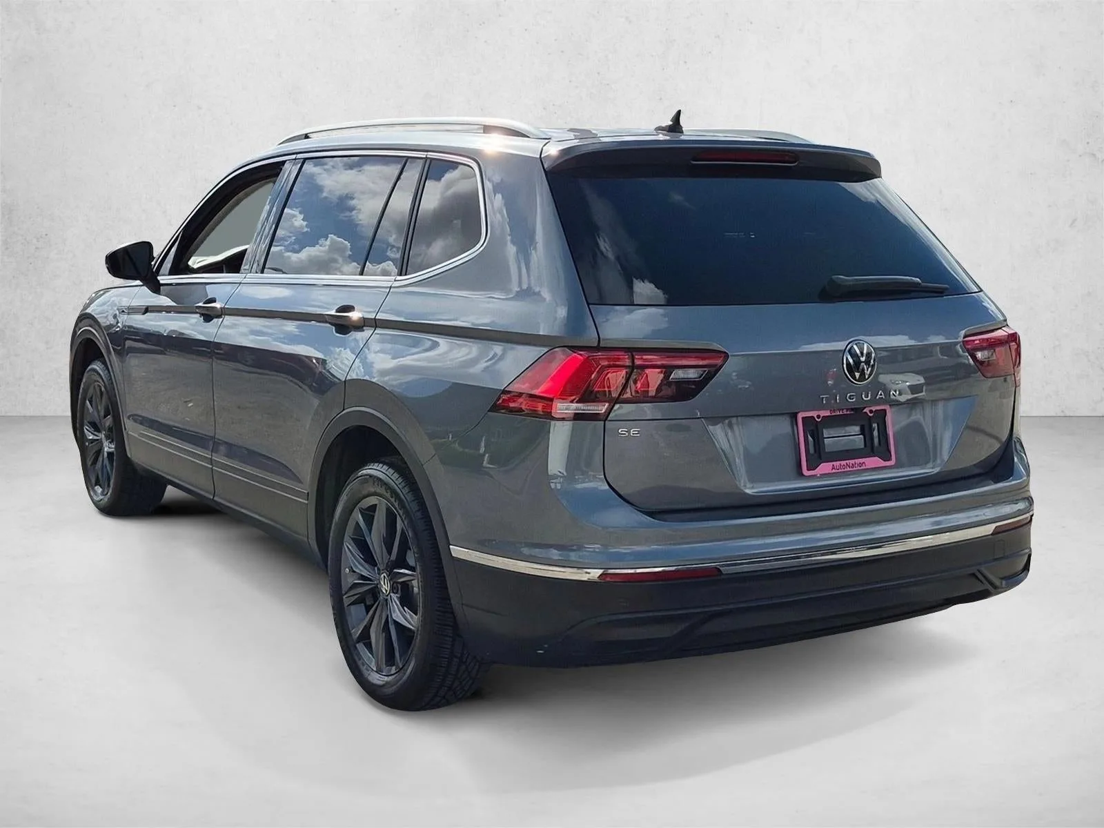 2023 Volkswagen Tiguan 2.0T SE FWD photo 7