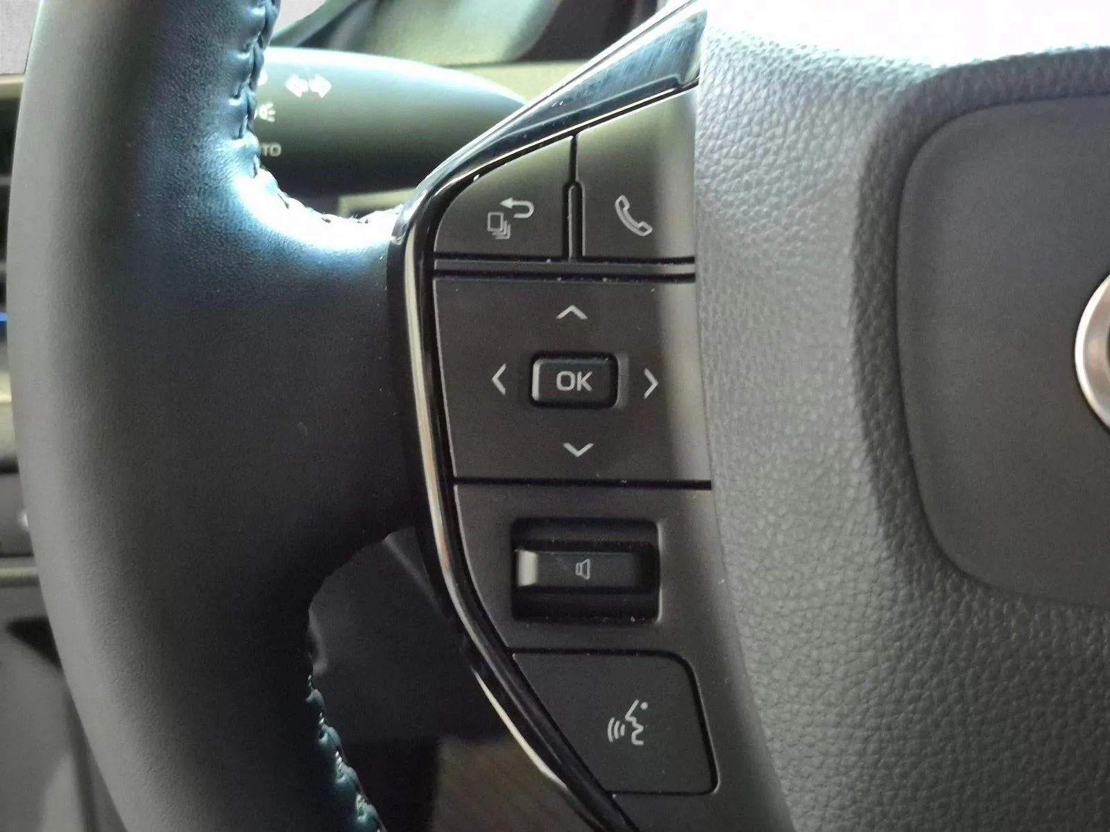 2024 Toyota Prius XLE photo 10