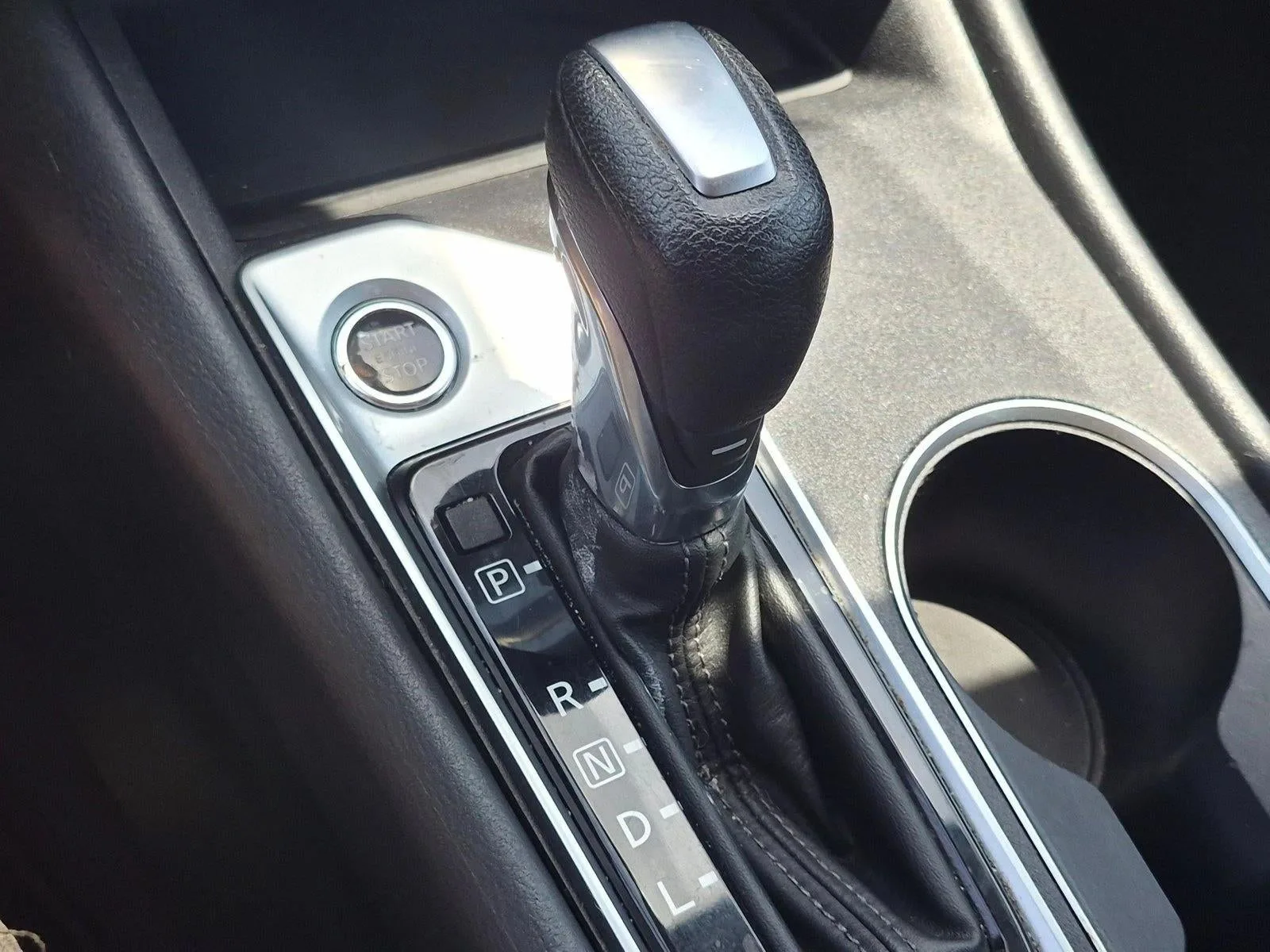 2022 Nissan Altima 2.5 SV Sedan photo 7