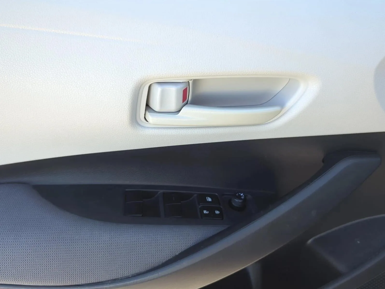 2024 Toyota Corolla LE CVT (Natl) photo 9