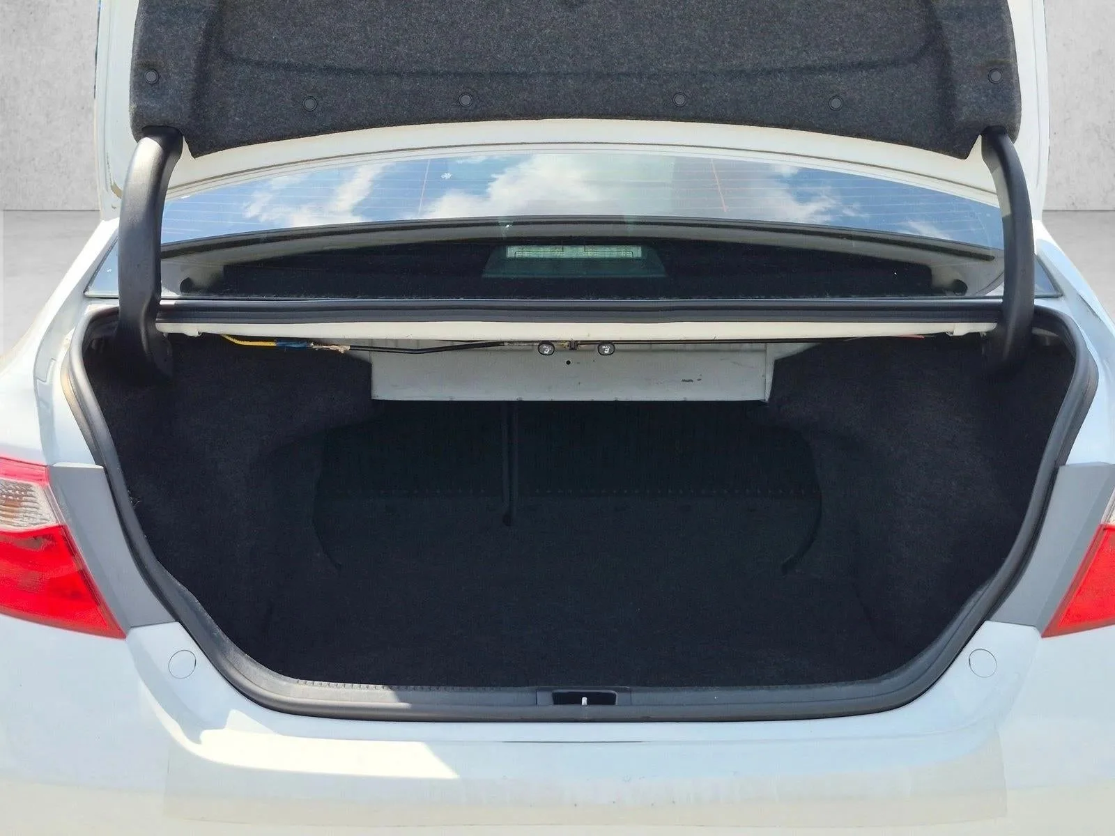 2016 Toyota Camry 4dr Sdn I4 Auto SE (SE) photo 7