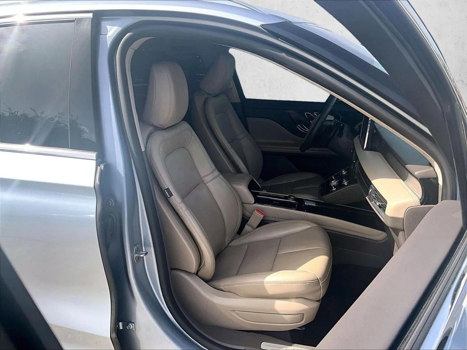 2022 Lincoln Corsair Standard photo 9