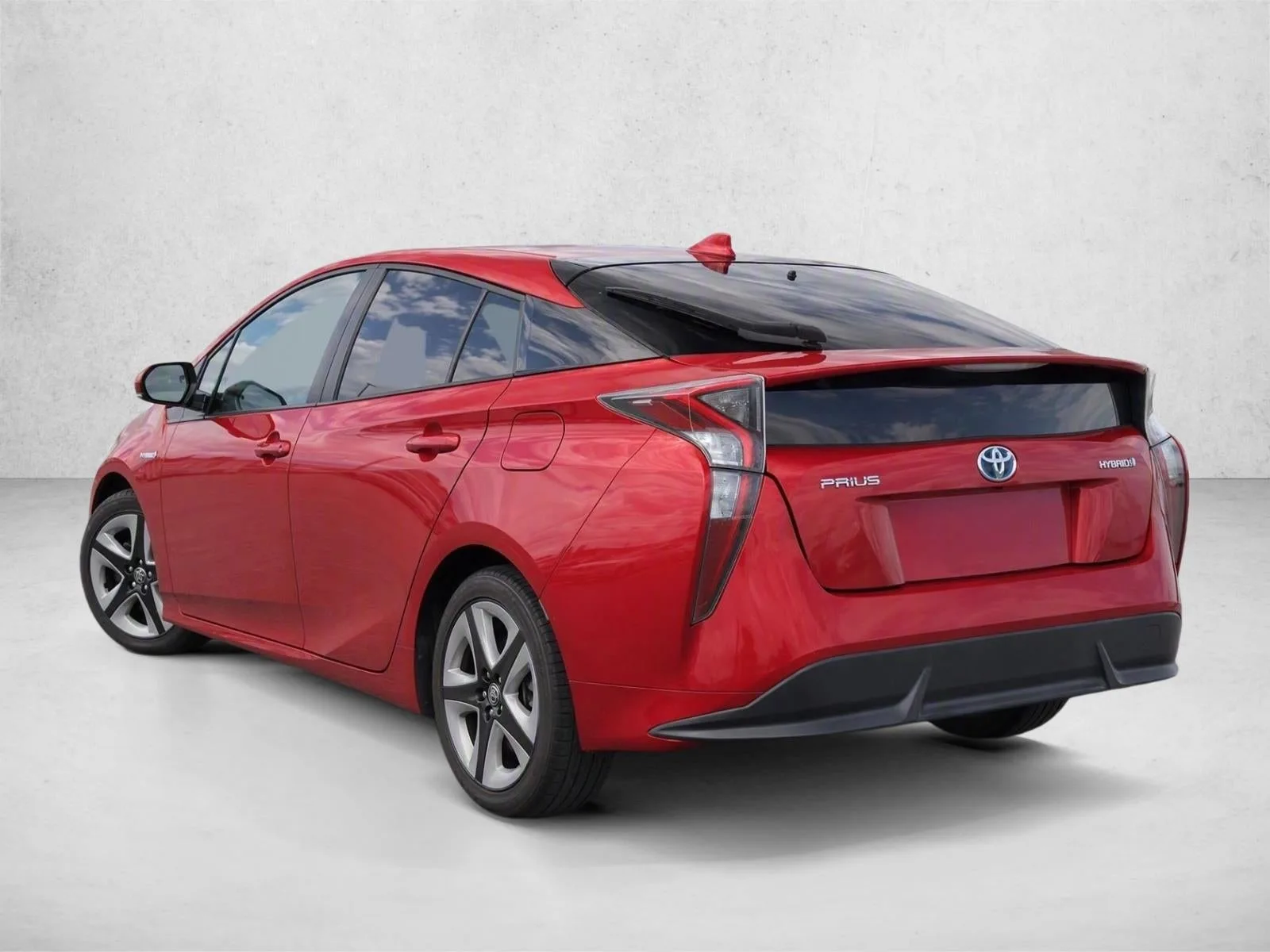 2016 Toyota Prius 5dr HB Three Touring (Natl) photo 5