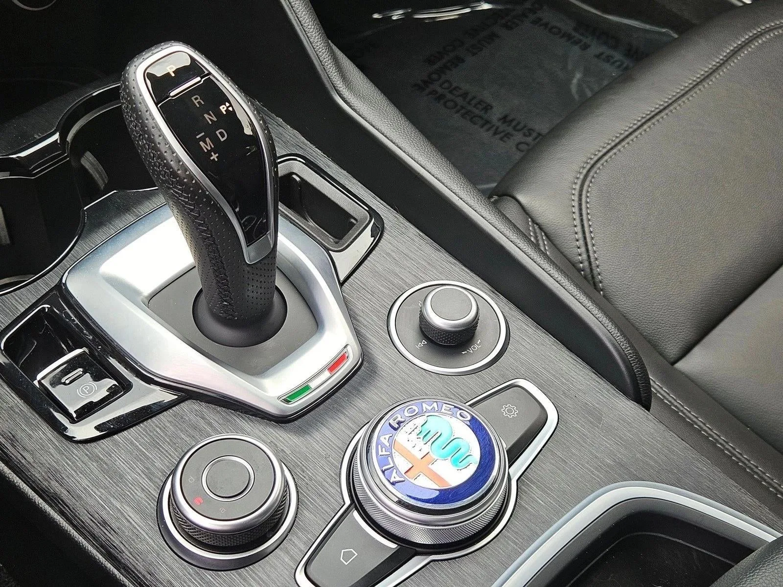 2022 Alfa Romeo Giulia RWD photo 12
