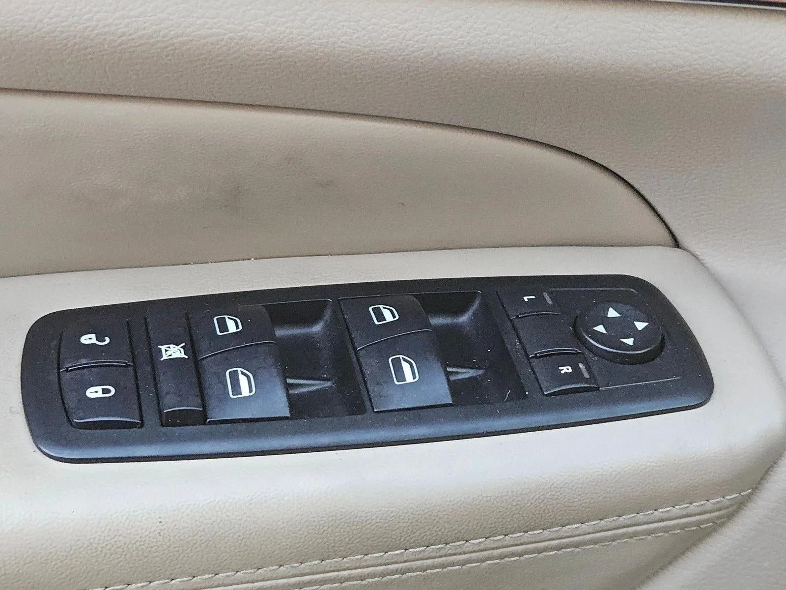 2011 Jeep Grand Cherokee Limited photo 10