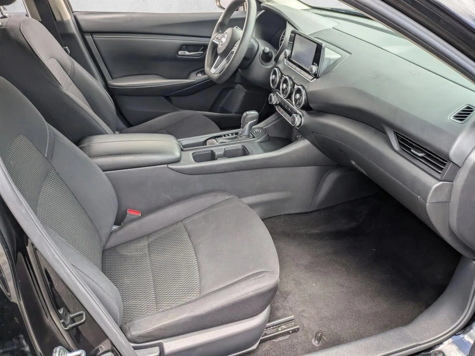 2022 Nissan Sentra S CVT photo 19