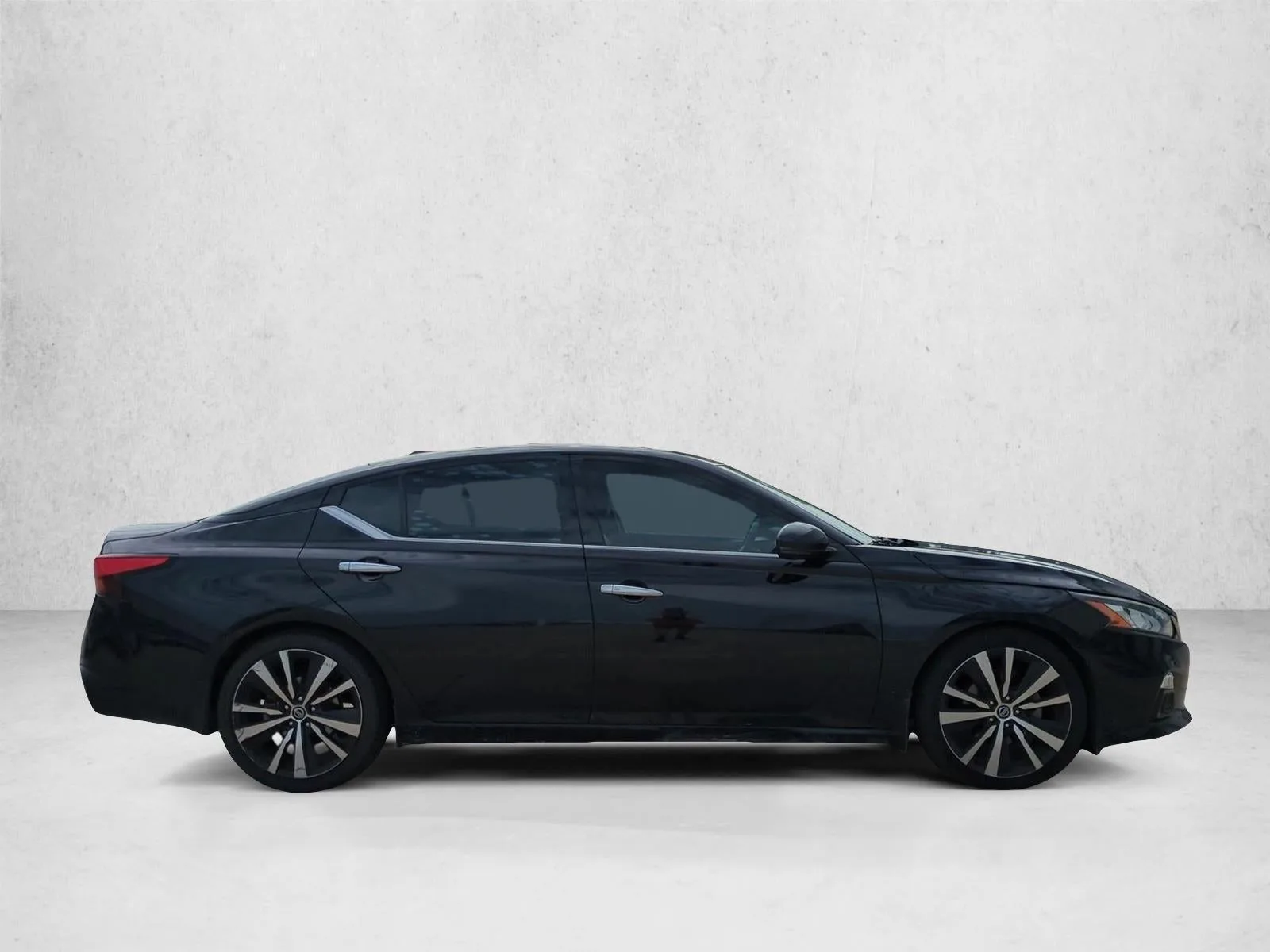 2019 Nissan Altima 2.5 Platinum Sedan photo 4